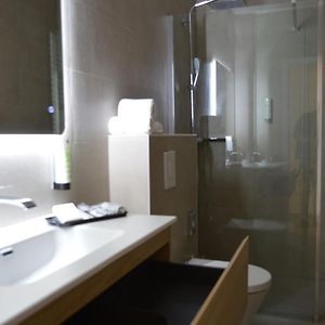 Deluxe Zimmer mit Kingsize-Bett